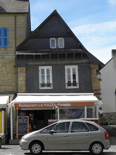 Photo de Maison, 1 Place des Fusillés-et-Résistants au Faou