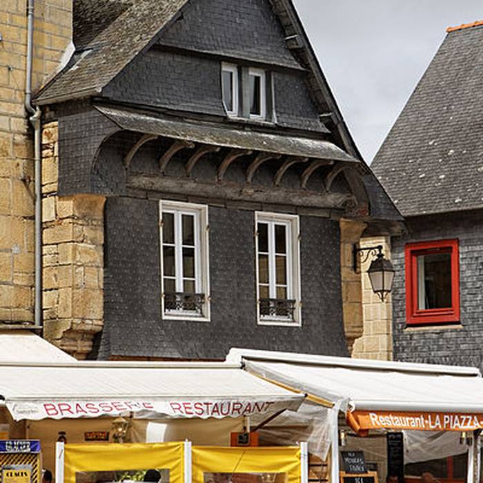 Photo de Maison, 1 Place des Fusillés-et-Résistants au Faou