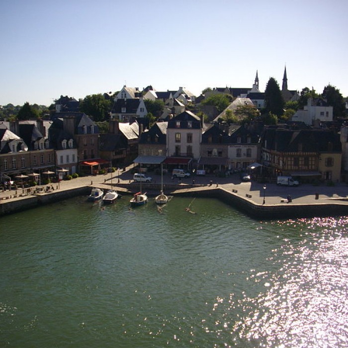 Photo de Maison, 1-3 Place Saint-Sauveur à Auray