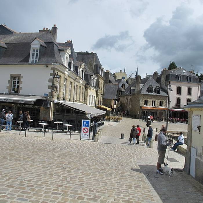 Photo de Maison, 1-3 Place Saint-Sauveur à Auray