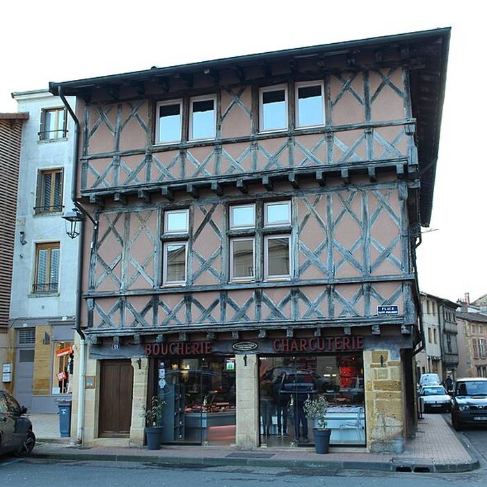 Photo de Maison, 19 place Saint-Philibert à Charlieu
