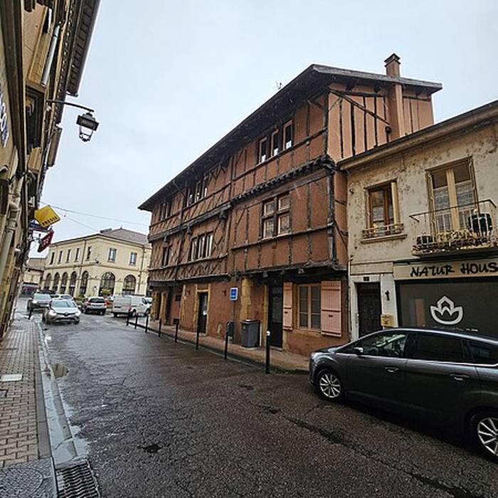 Photo de Maison, 19 place Saint-Philibert à Charlieu