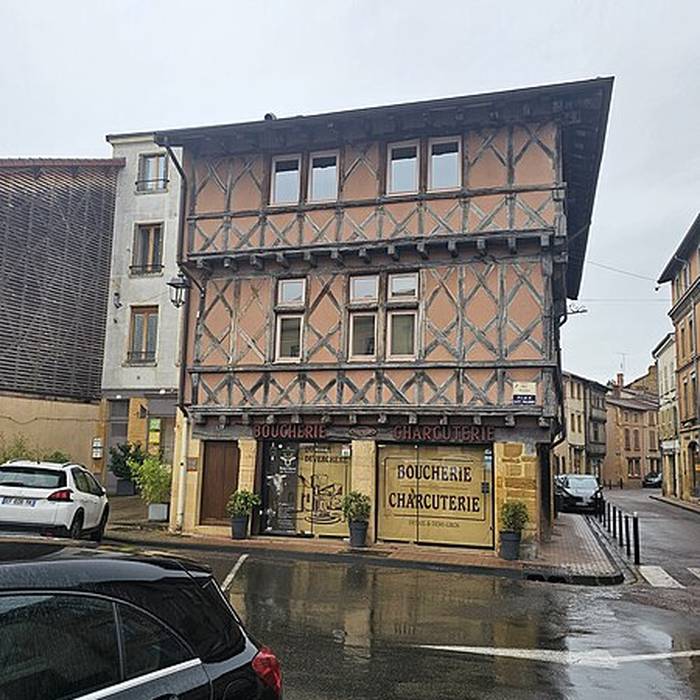 Photo de Maison, 19 place Saint-Philibert à Charlieu
