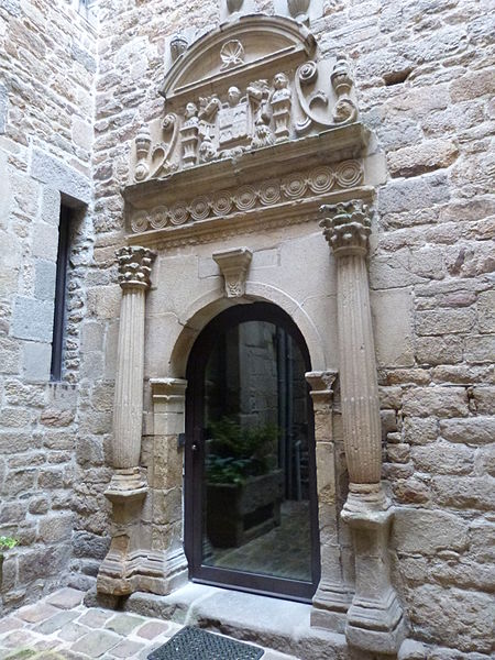 Maison, 42 Place du Centre à Guingamp