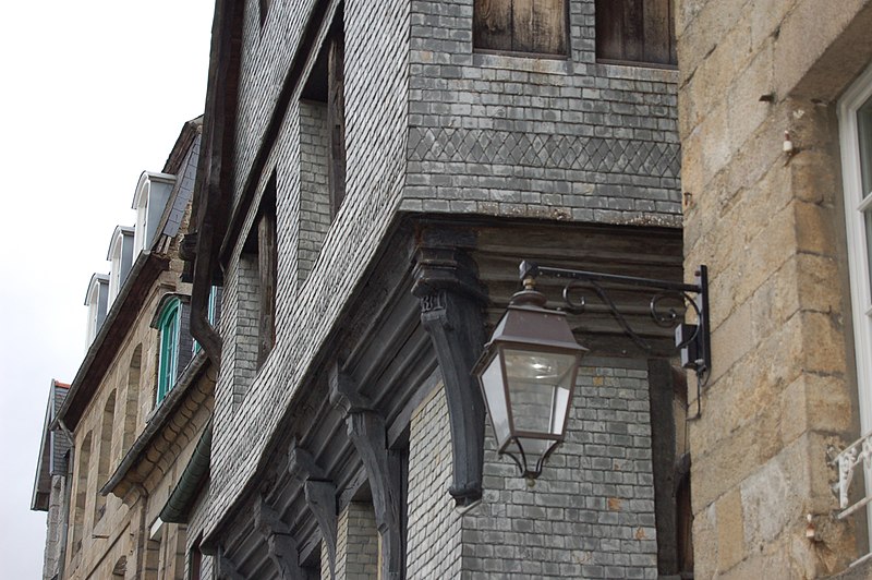 Maison, 50 Place du Centre à Guingamp