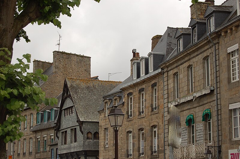 Maison, 50 Place du Centre à Guingamp