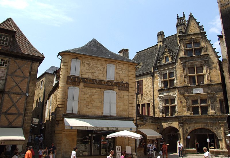 Maison, 8 Place du Peyrou à Sarlat-la-Canéda