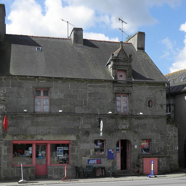 Photo de Maison, face à l'église à Corlay