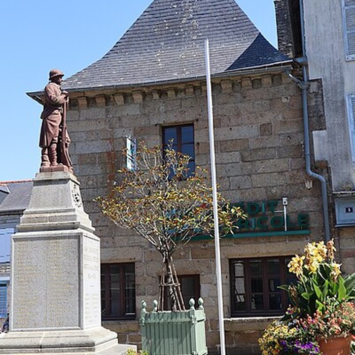 Photo de Maison, Place de la Poterie à Bazouges-la-Pérouse