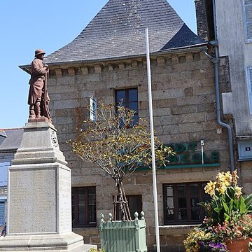 Maison, Place de la Poterie à Bazouges-la-Pérouse