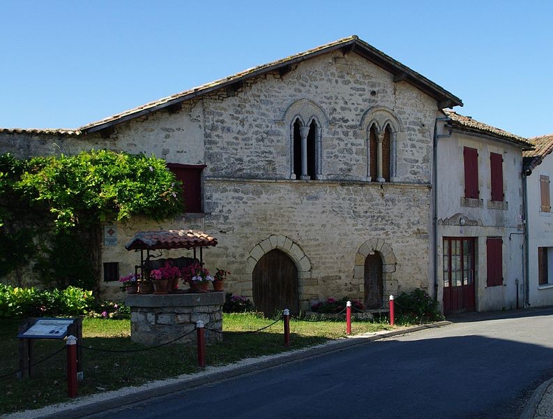 Photo de Maison, Place de l'Eglise à Limalonges