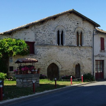 maison place de l eglise a limalonges