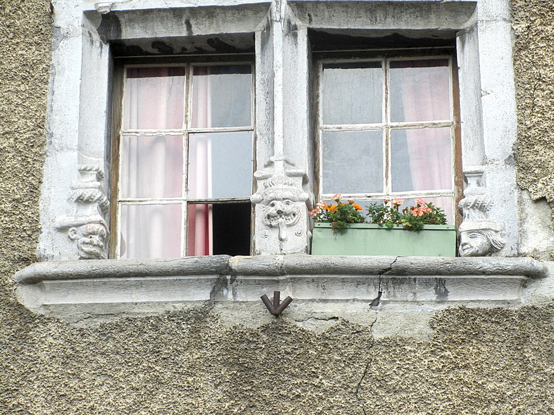 Maison, Place du Marché à Taninges