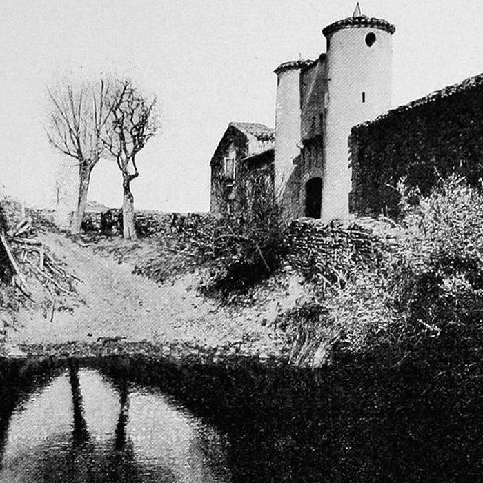Photo de Maison forte La Mouchonnière, située au hameau de la Mouchonnière