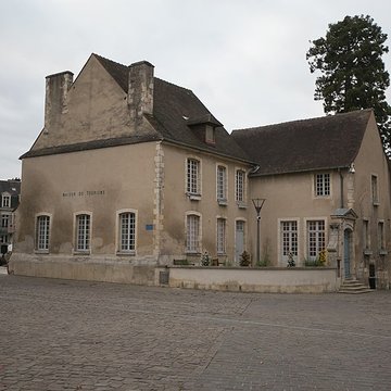 Maisons, Place Étienne-Dolet à Bourges