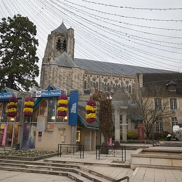 Maisons, Place Étienne-Dolet à Bourges