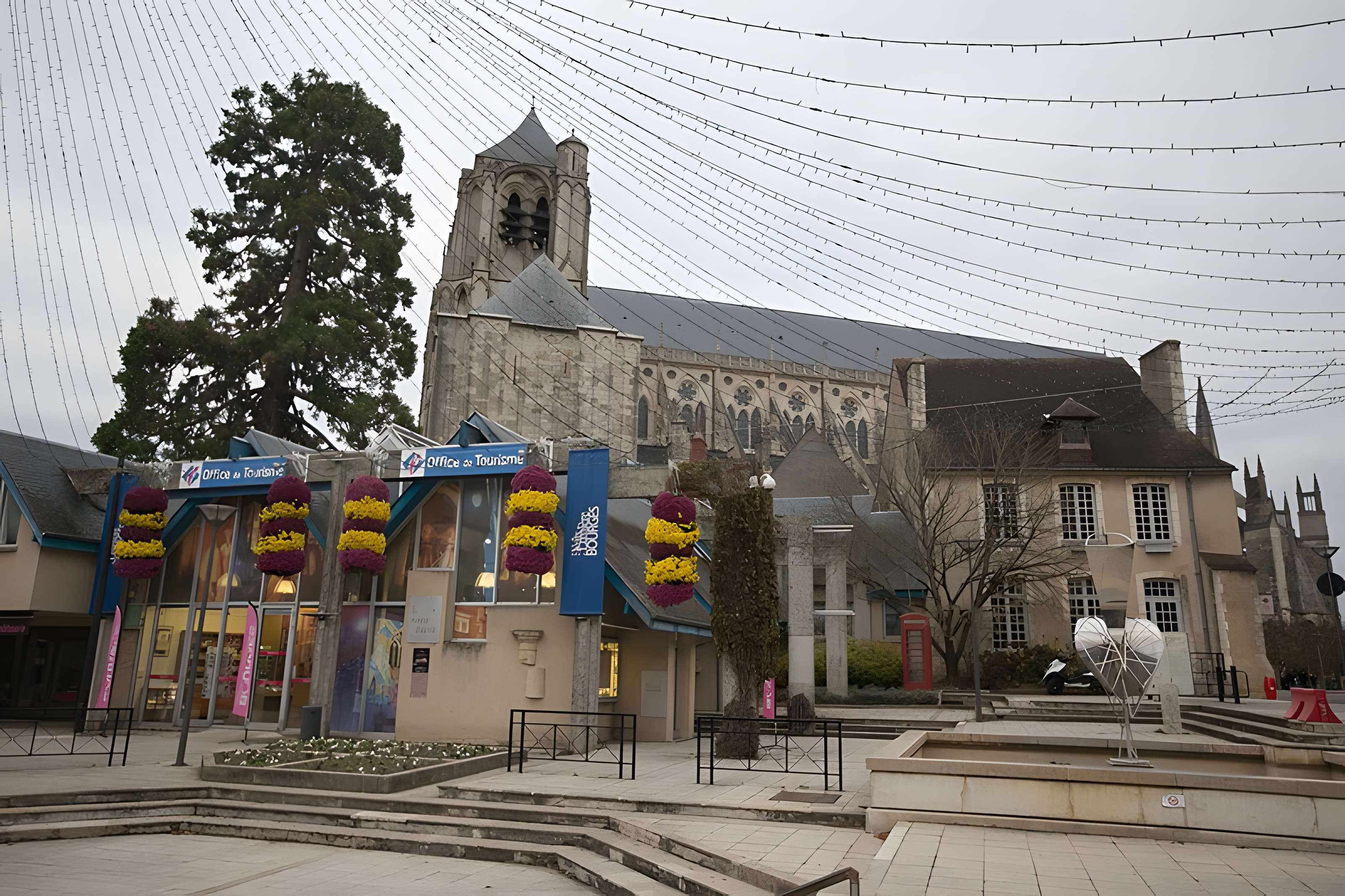 Maisons, Place Étienne-Dolet à Bourges