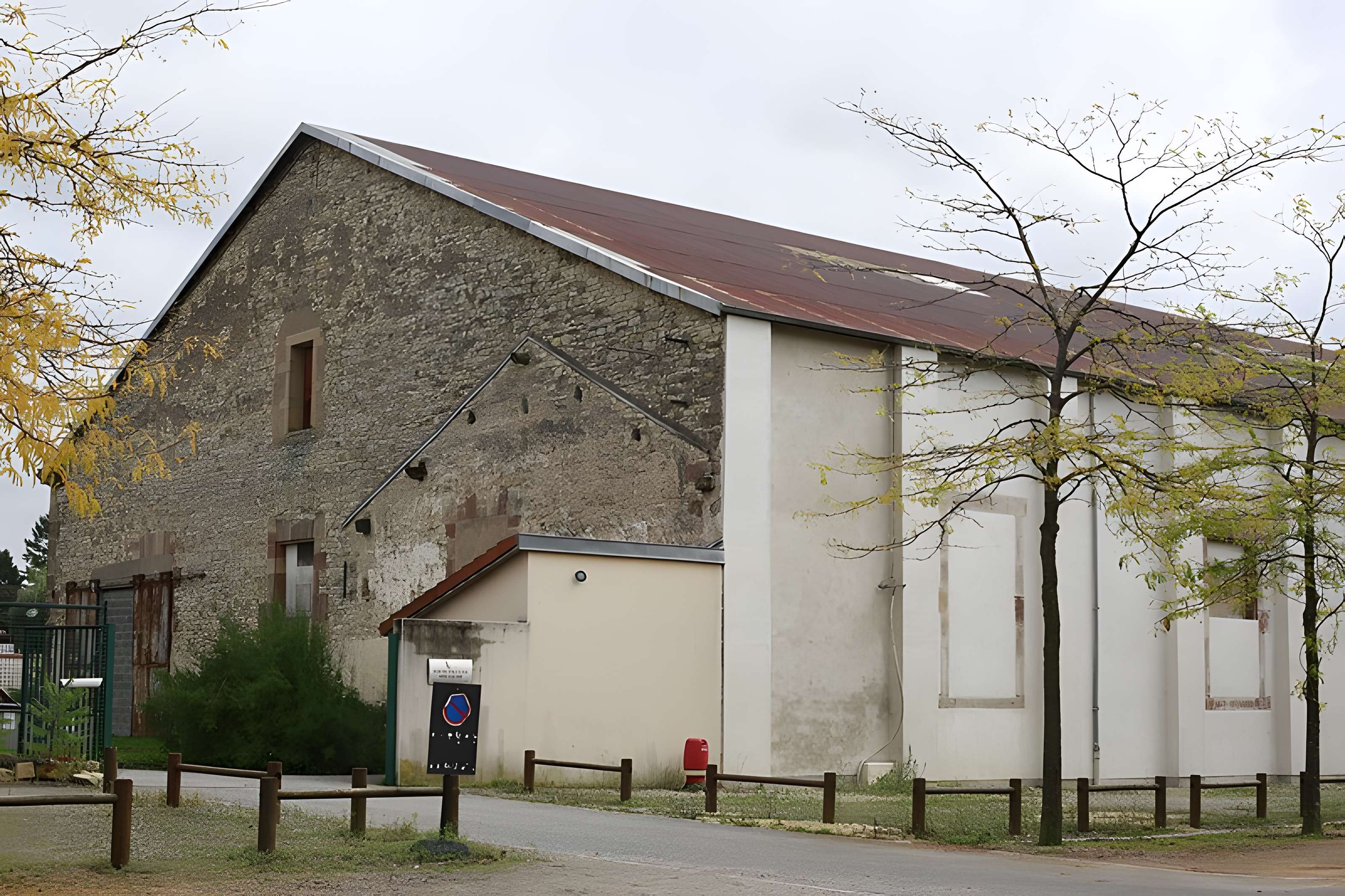 Manège des Gendarmes rouges à Lunéville