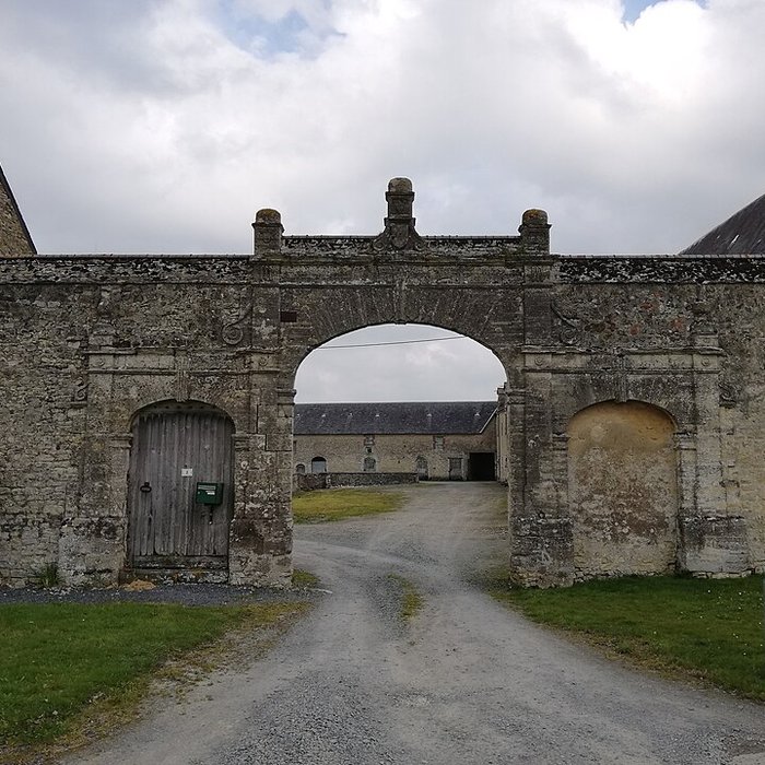 Photo de Manoir, à louest de léglise