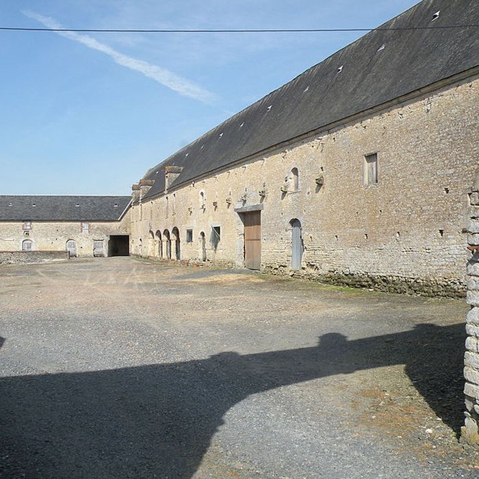 Photo de Manoir, à louest de léglise
