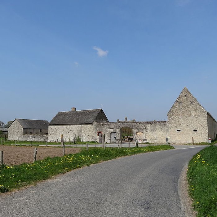 Photo de Manoir, à louest de léglise