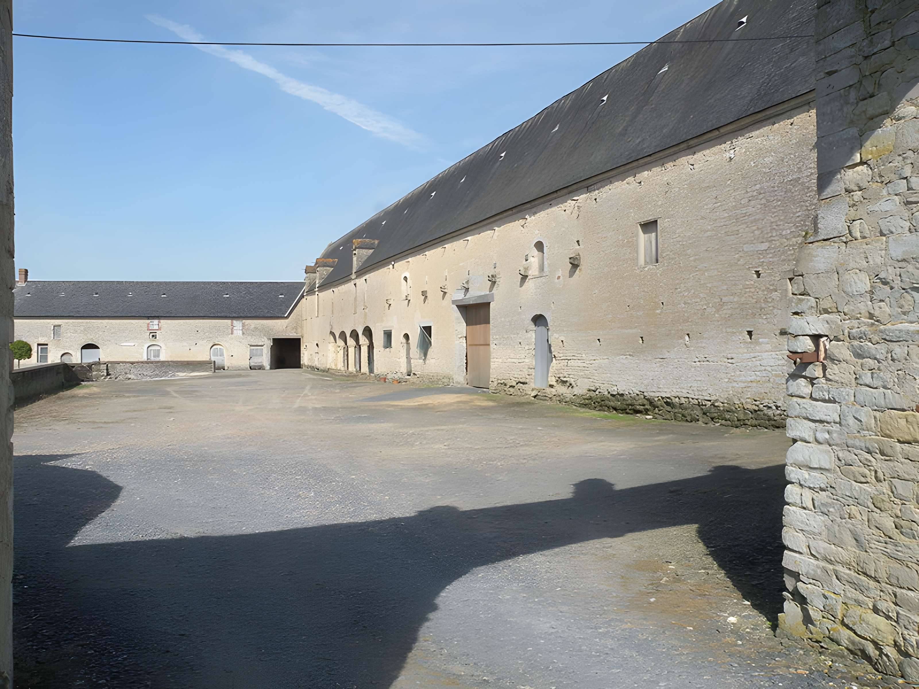 Manoir, à l'ouest de l'église