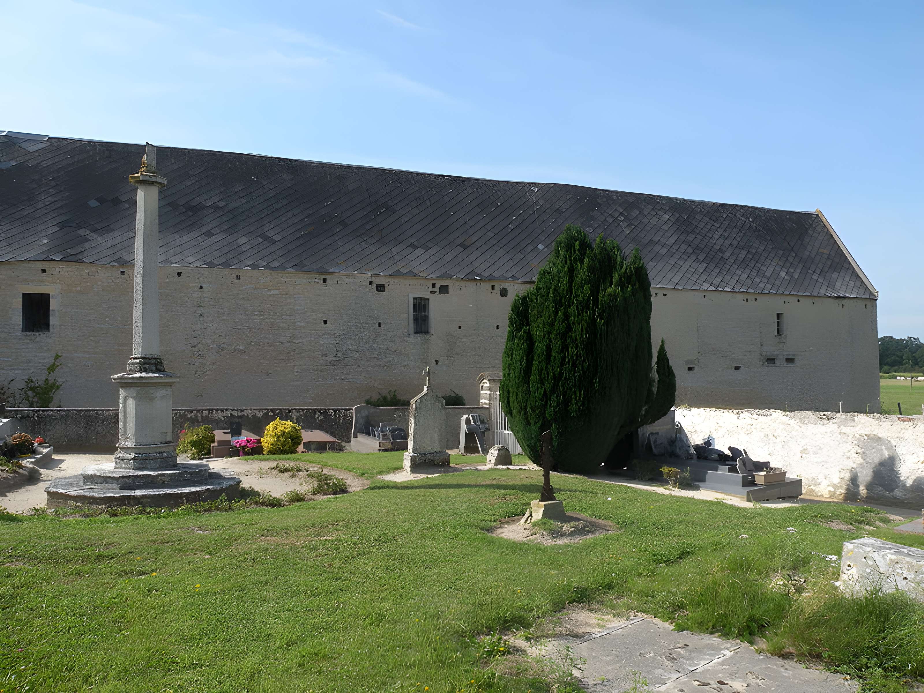 Manoir, à l'ouest de l'église