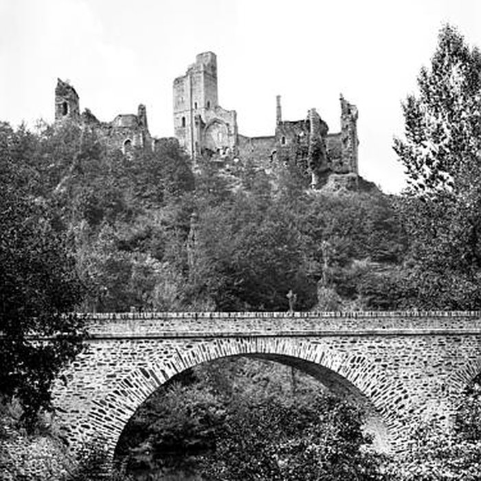 Photo de Château de Châlucet