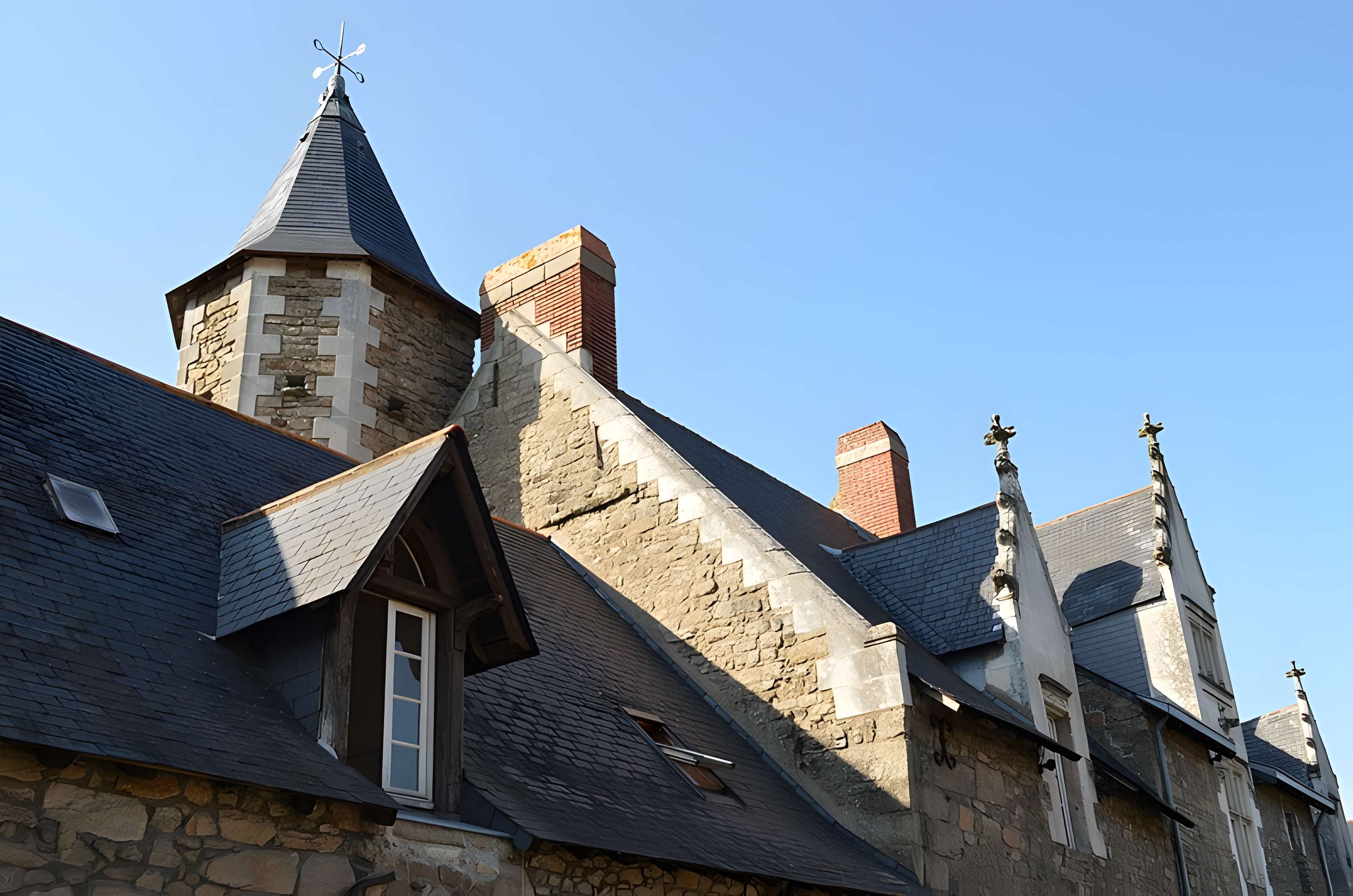 Manoir de la Hautière (trois vieilles maisons constituant l'ancien)