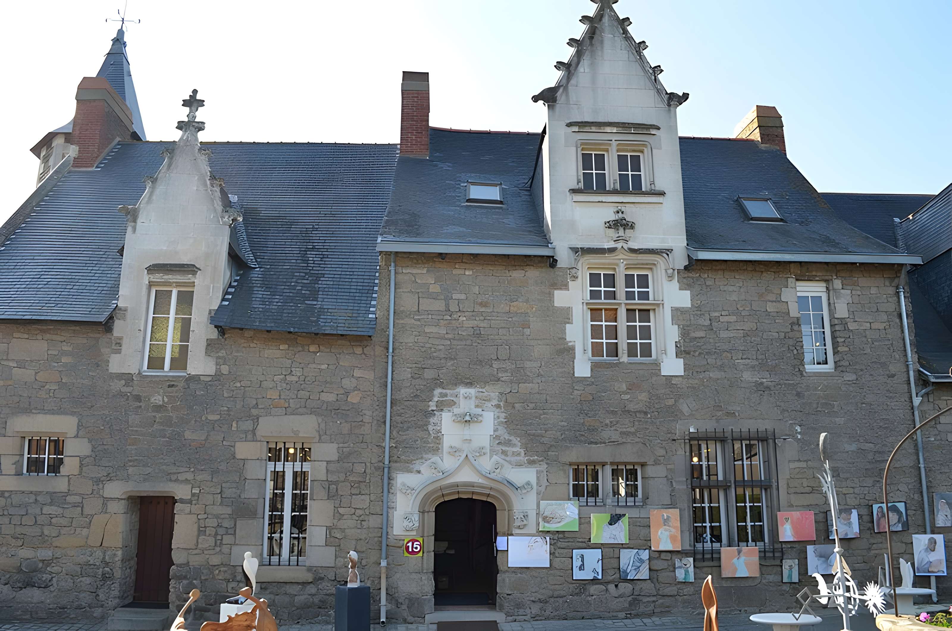 Manoir de la Hautière (trois vieilles maisons constituant l'ancien)