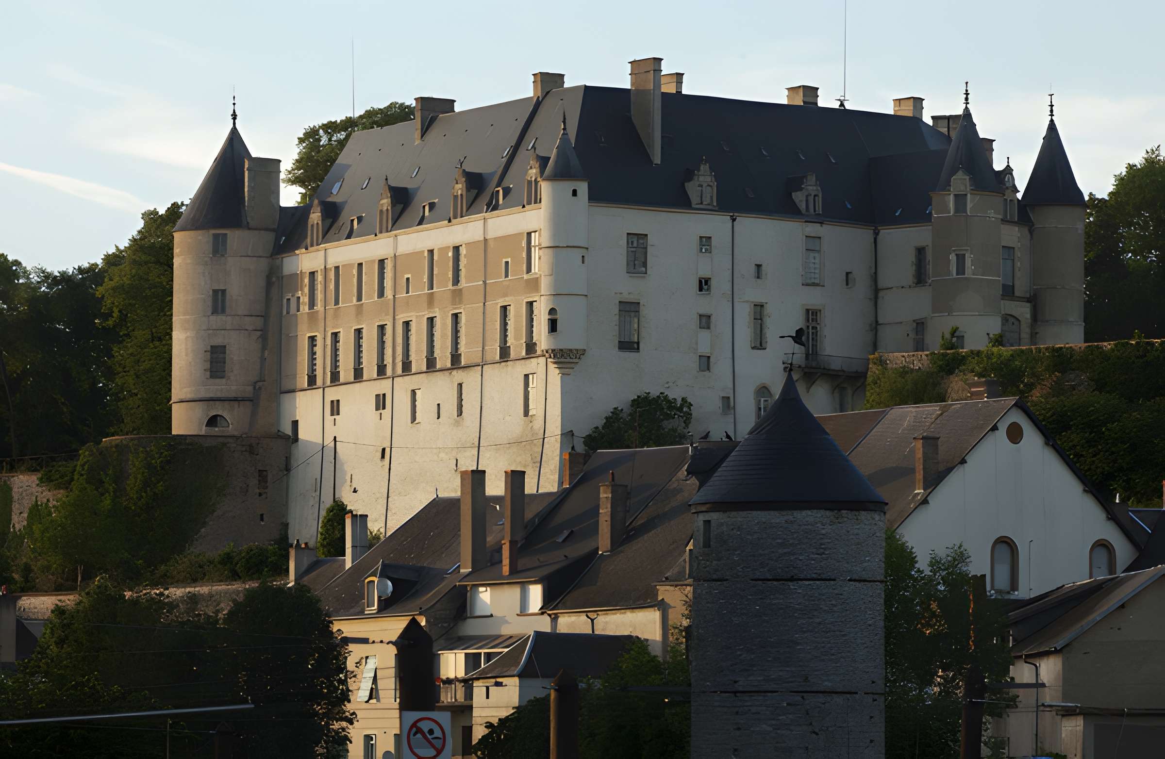 Château de Châteauneuf-sur-Cher