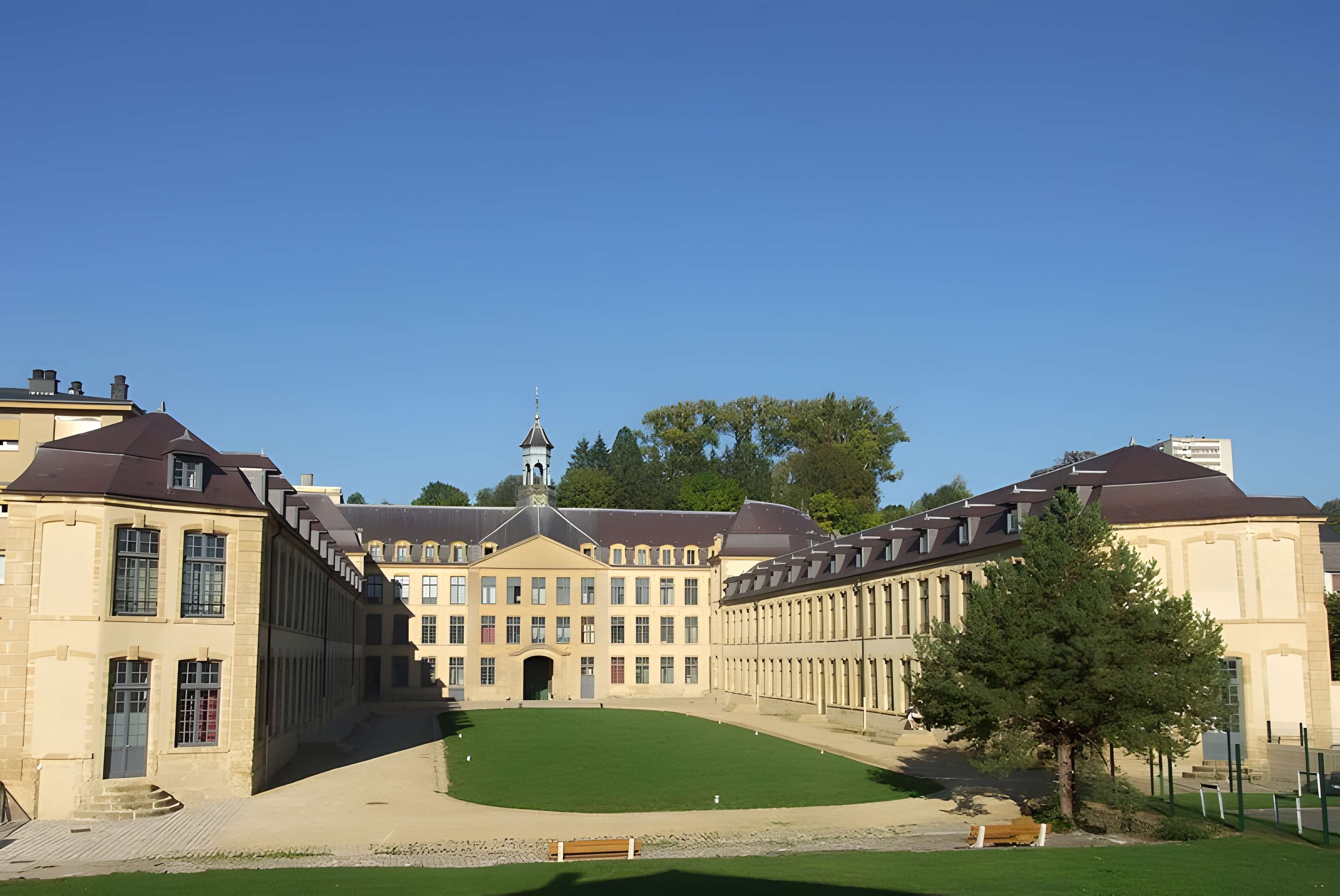 Manufacture royale de draps Le Dijonval à Sedan 