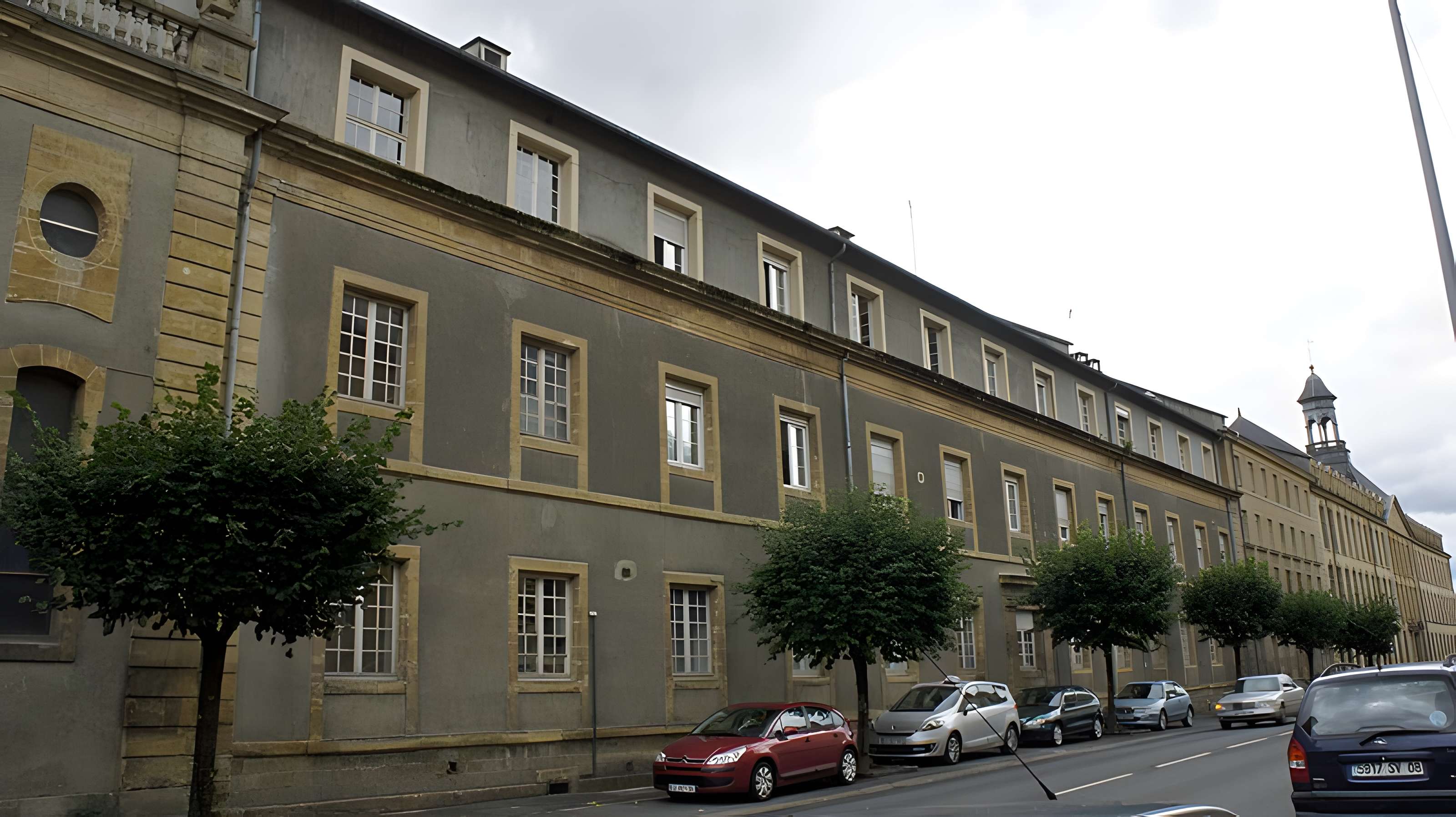 Manufacture royale de draps Le Dijonval à Sedan