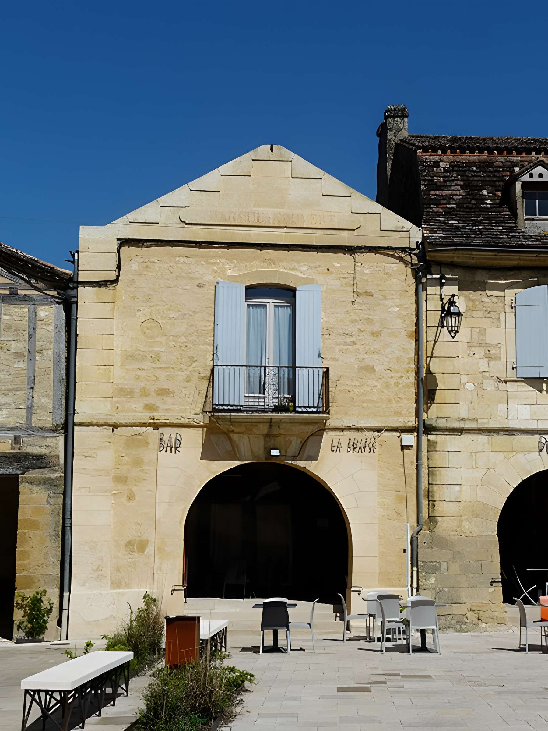 Marché couvert de Beaumont-du-Périgord