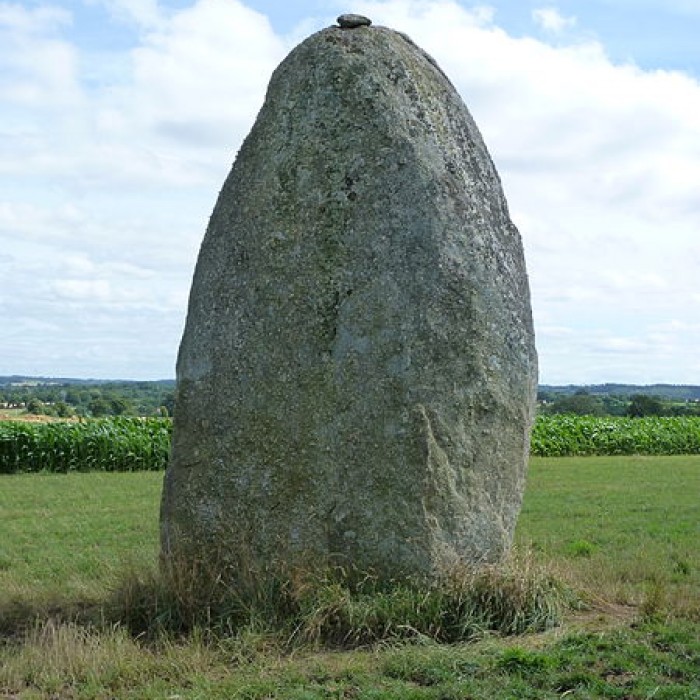 Photo de Menhir de Botudo au Vieux-Bourg