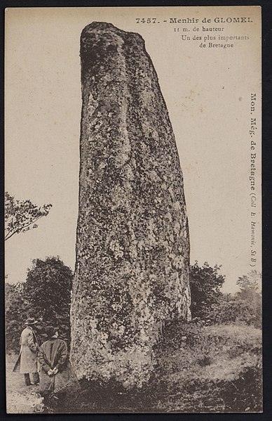 Menhir de Coat Couraval à Glomel