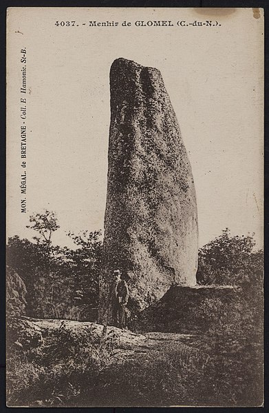 Menhir de Coat Couraval à Glomel