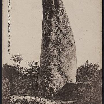 Menhir de Coat Couraval à Glomel