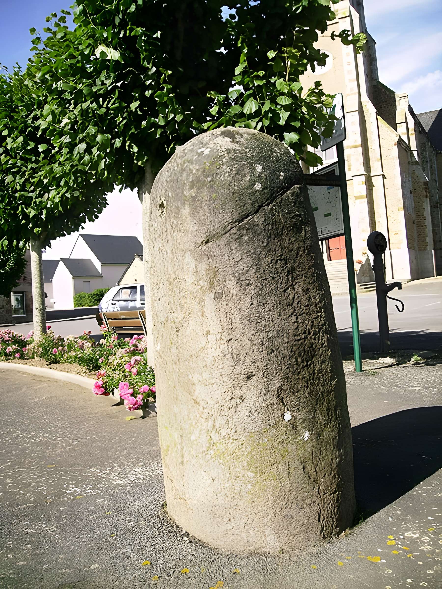 Menhir de Désertines