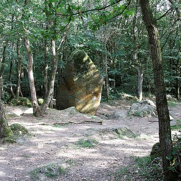Menhir de Guihallon à Lamballe