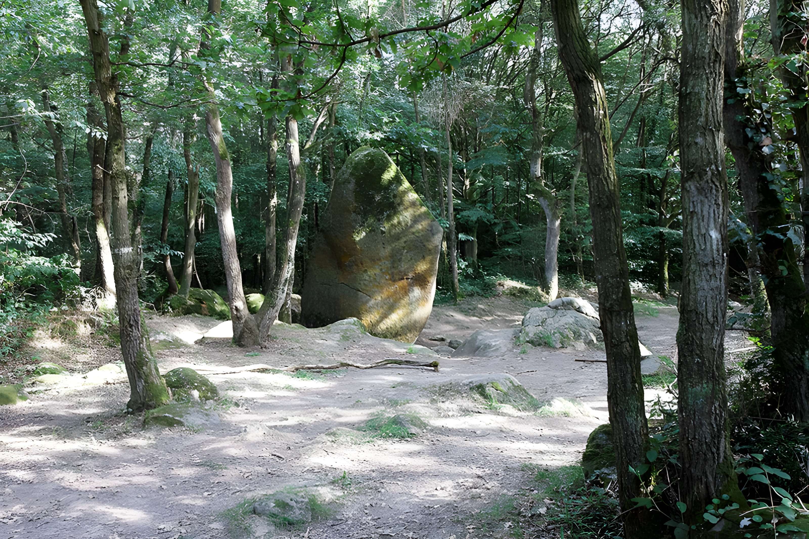 Menhir de Guihallon à Lamballe