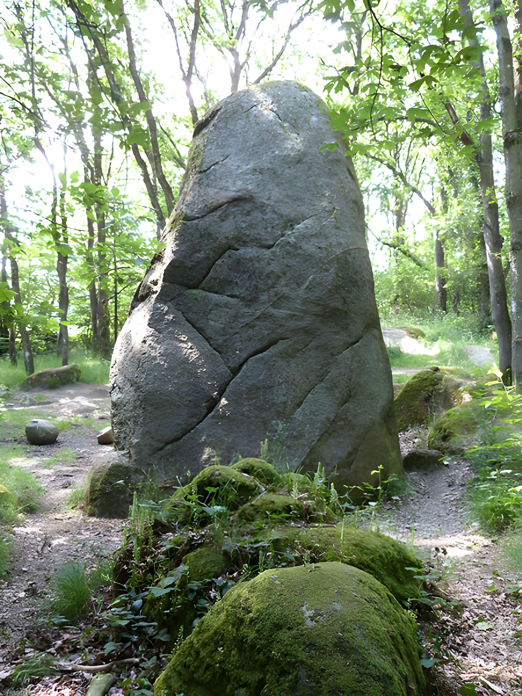 Menhir de Guihallon à Lamballe
