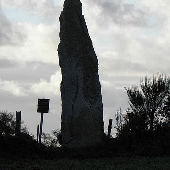 Photo de Menhir de Kerellou à Guerlesquin
