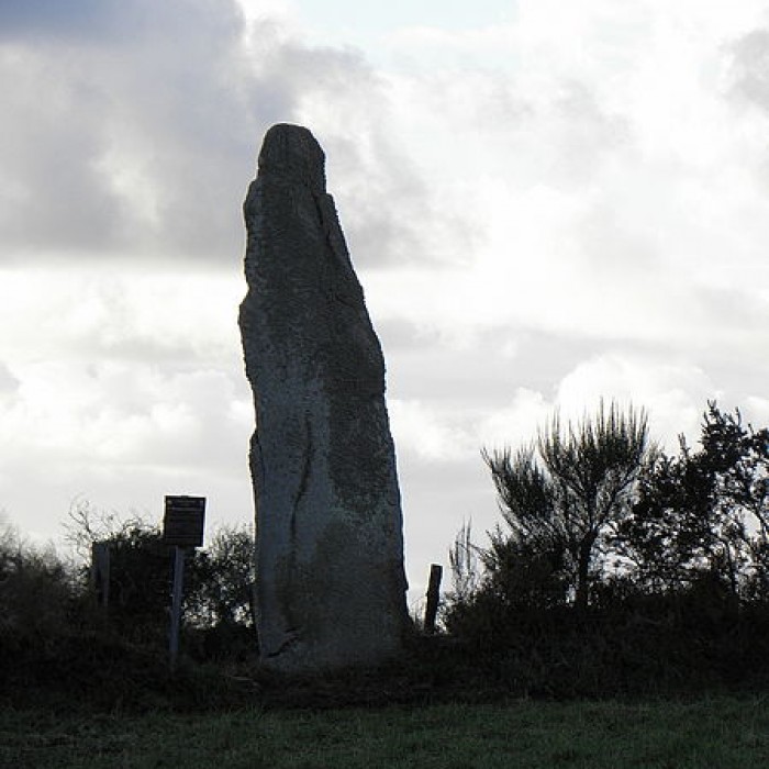 Photo de Menhir de Kerellou à Guerlesquin