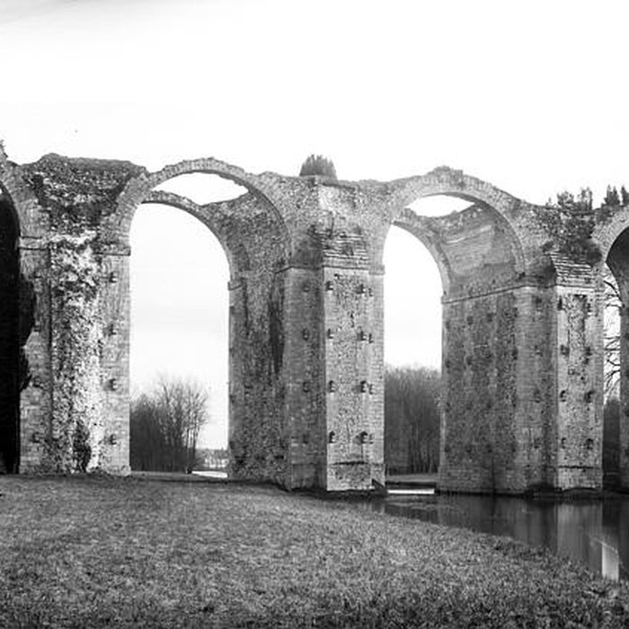Photo de Ancien aqueduc de Pontgouin à Versailles également sur communes de Maintenon et Pontgouin