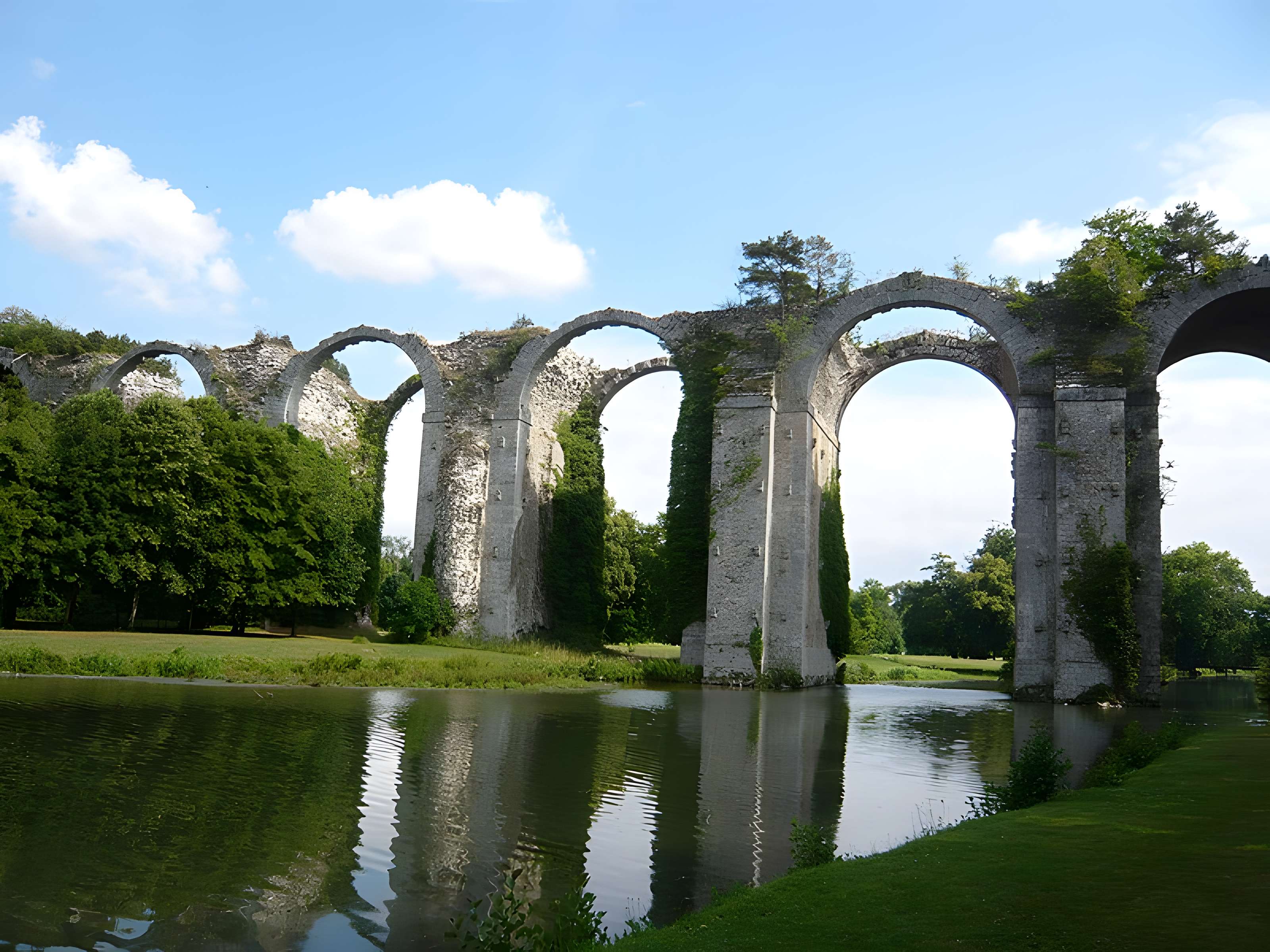 Ancien aqueduc de Pontgouin à Versailles (également sur communes de Maintenon et Pontgouin)