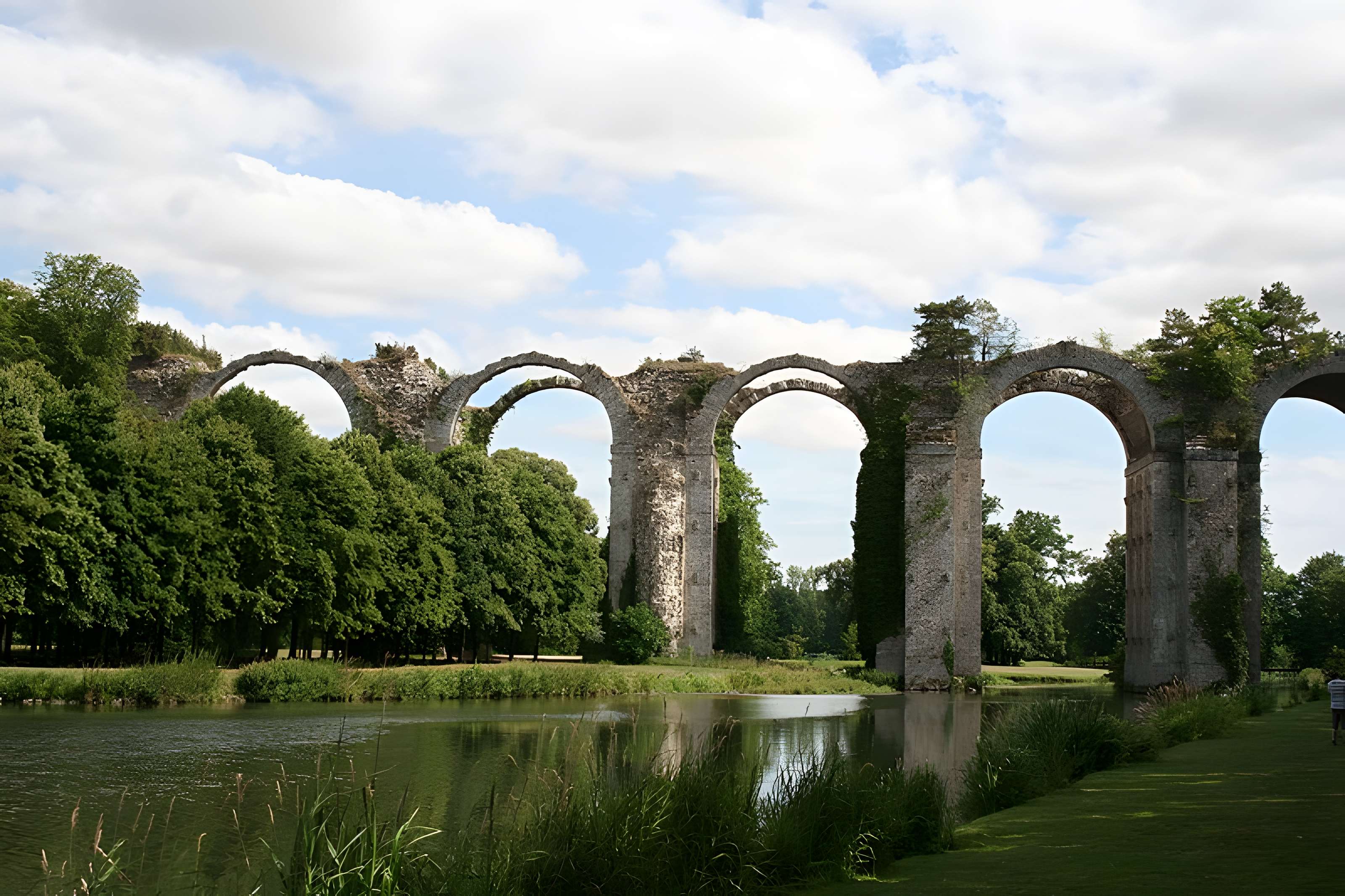 Ancien aqueduc de Pontgouin à Versailles (également sur communes de Maintenon et Pontgouin)