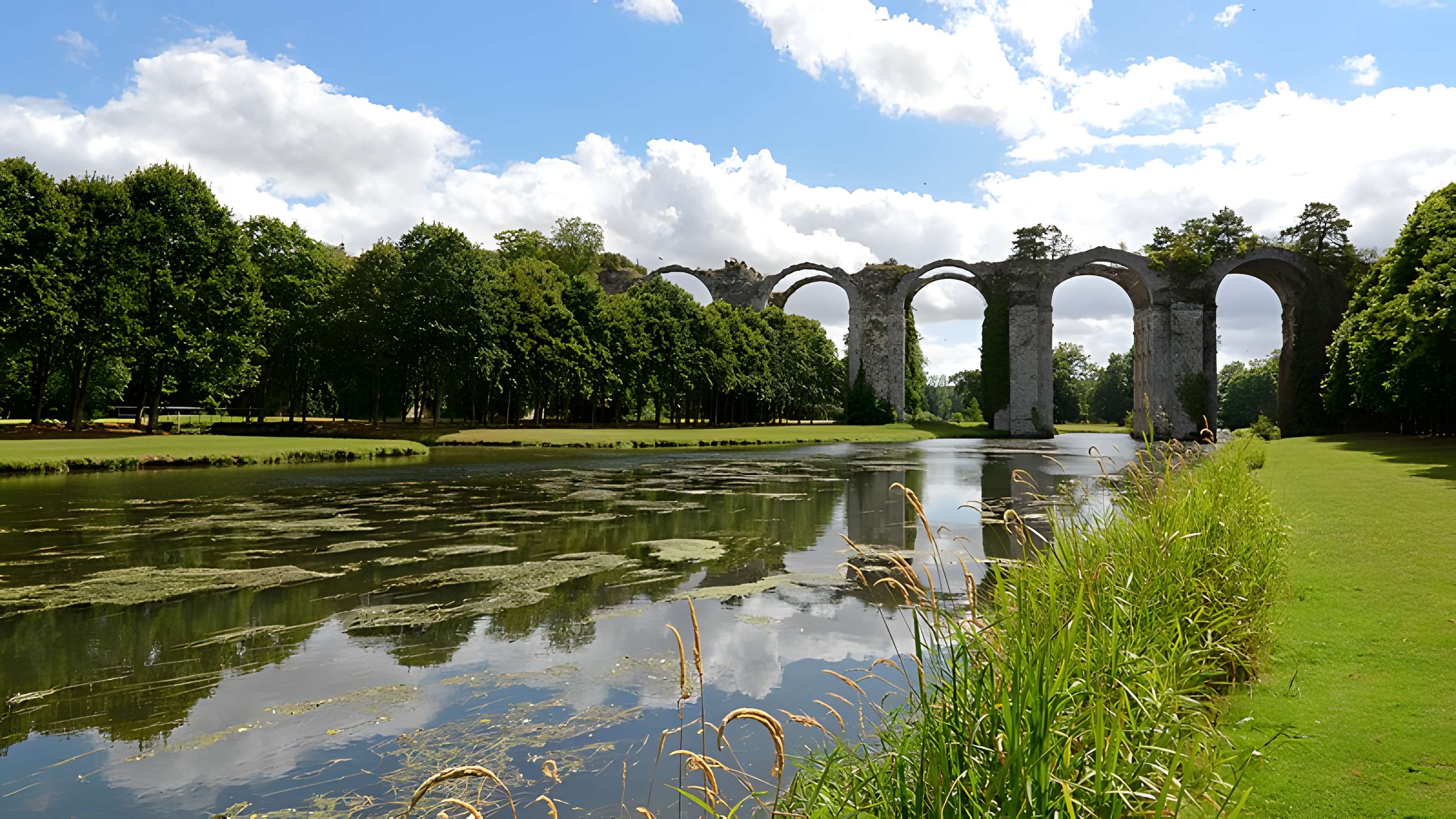 Ancien aqueduc de Pontgouin à Versailles (également sur communes de Maintenon et Pontgouin)