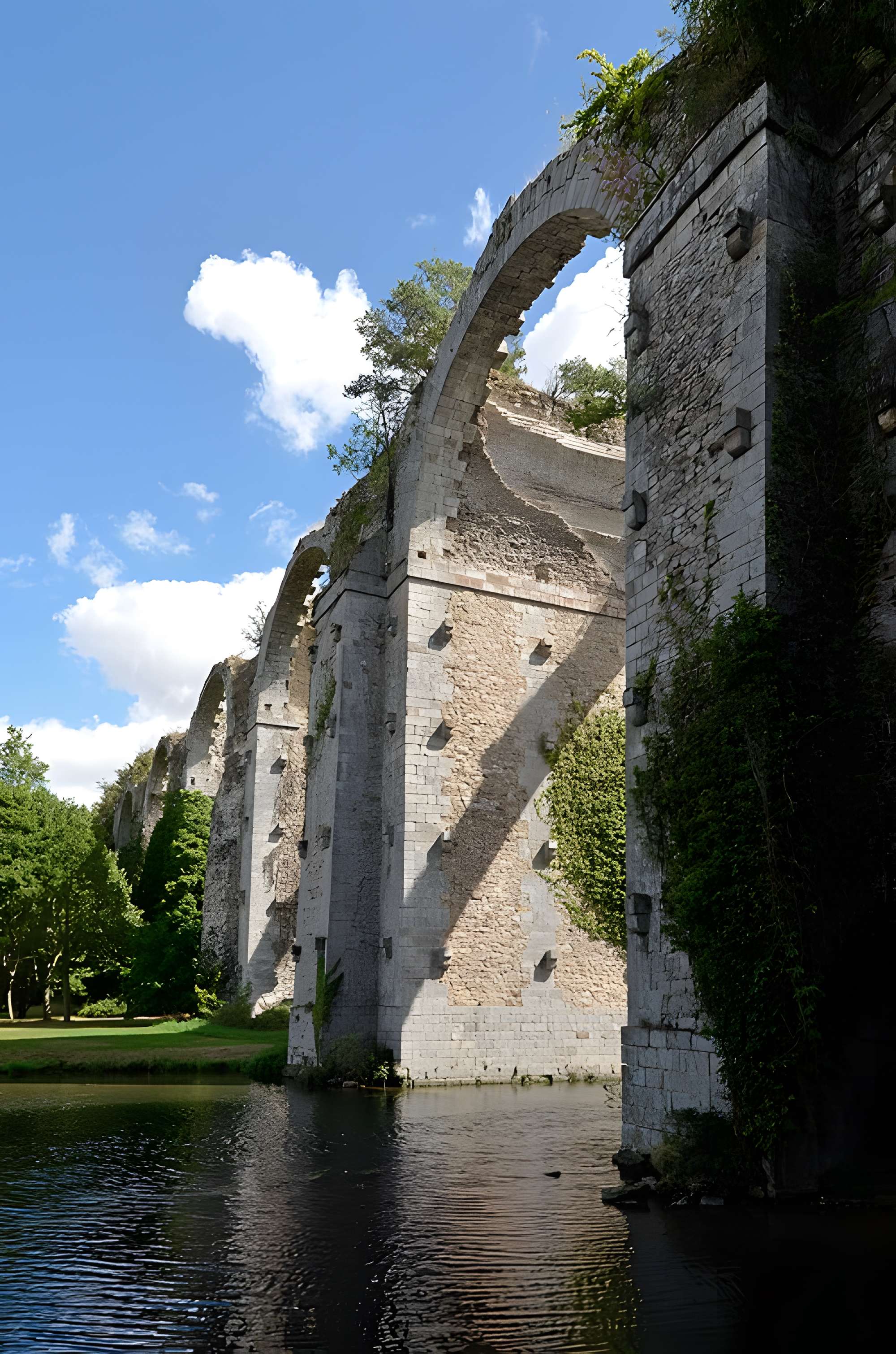 Ancien aqueduc de Pontgouin à Versailles (également sur communes de Maintenon et Pontgouin)