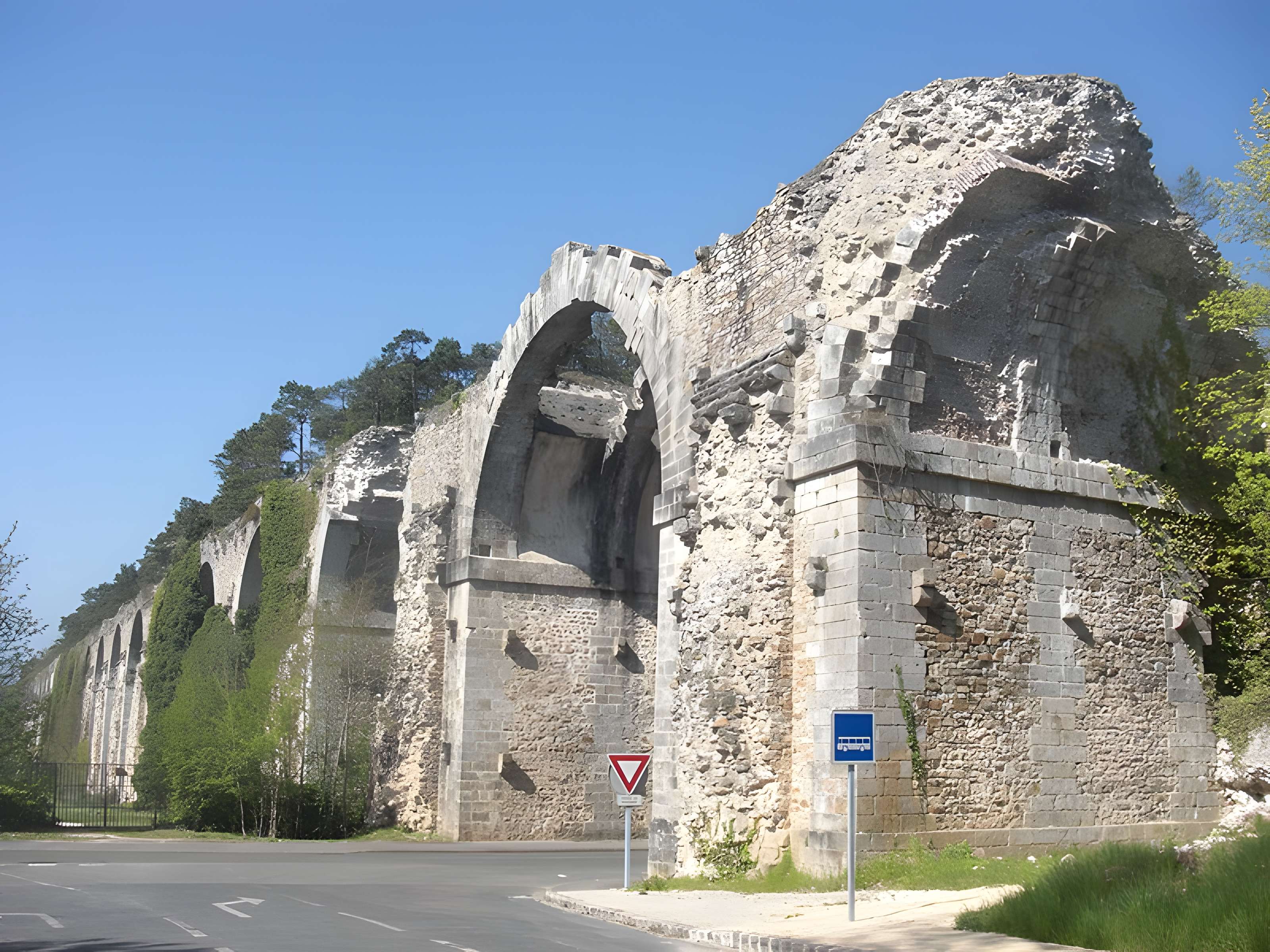 Ancien aqueduc de Pontgouin à Versailles (également sur communes de Maintenon et Pontgouin)